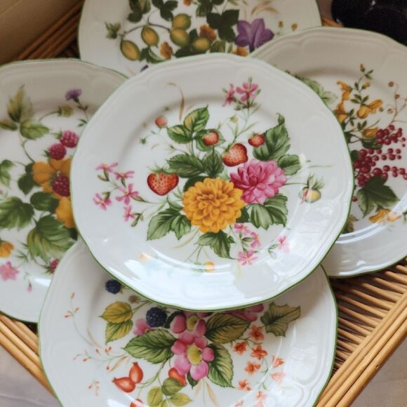 Vintage Set Of 5 Floral & Fruit Salad/Dessert Or Wall Decor Plates - Picture 2 of 10